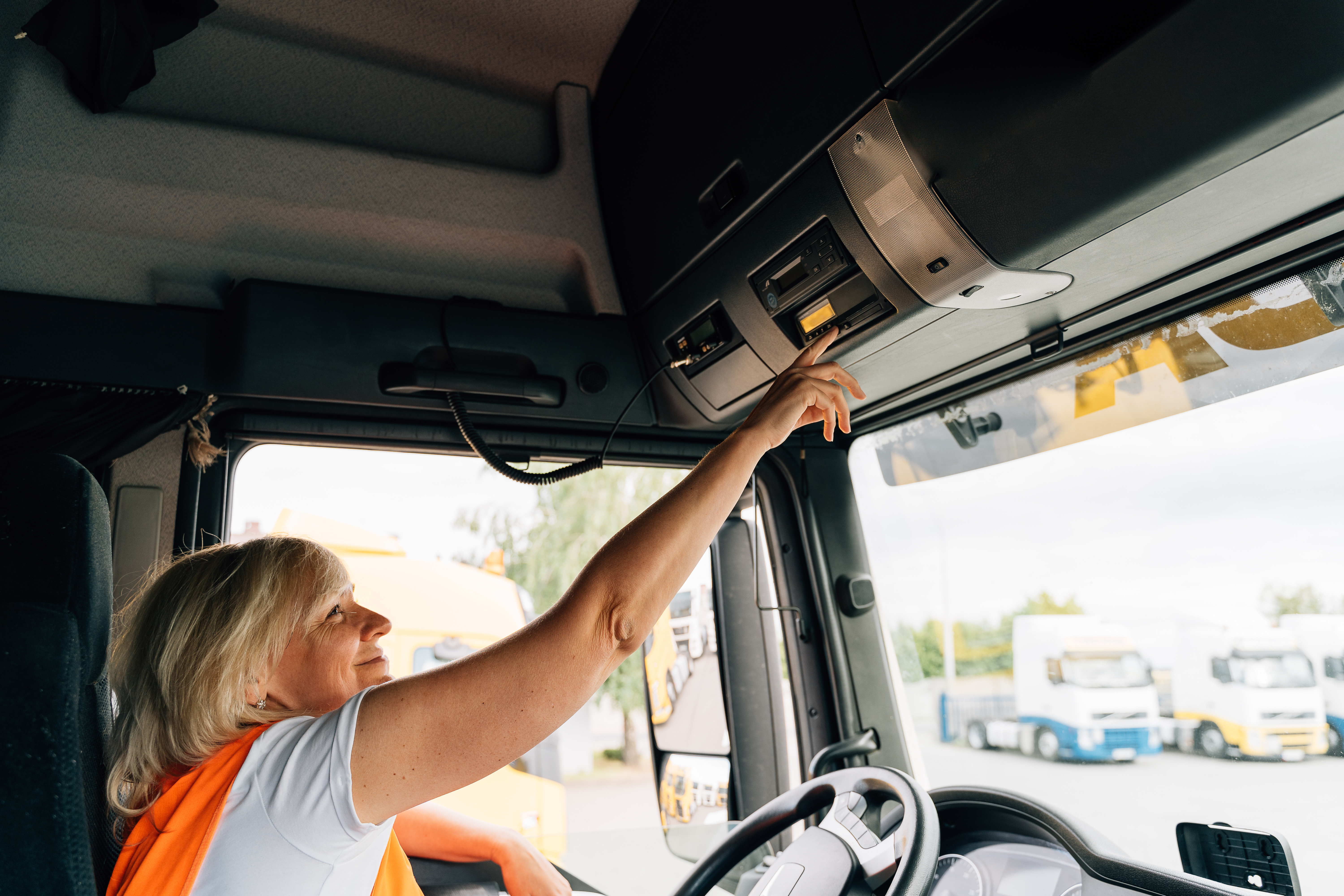Strict fines applied in Europe for not having the new Smart Tachograph 2.0 installed