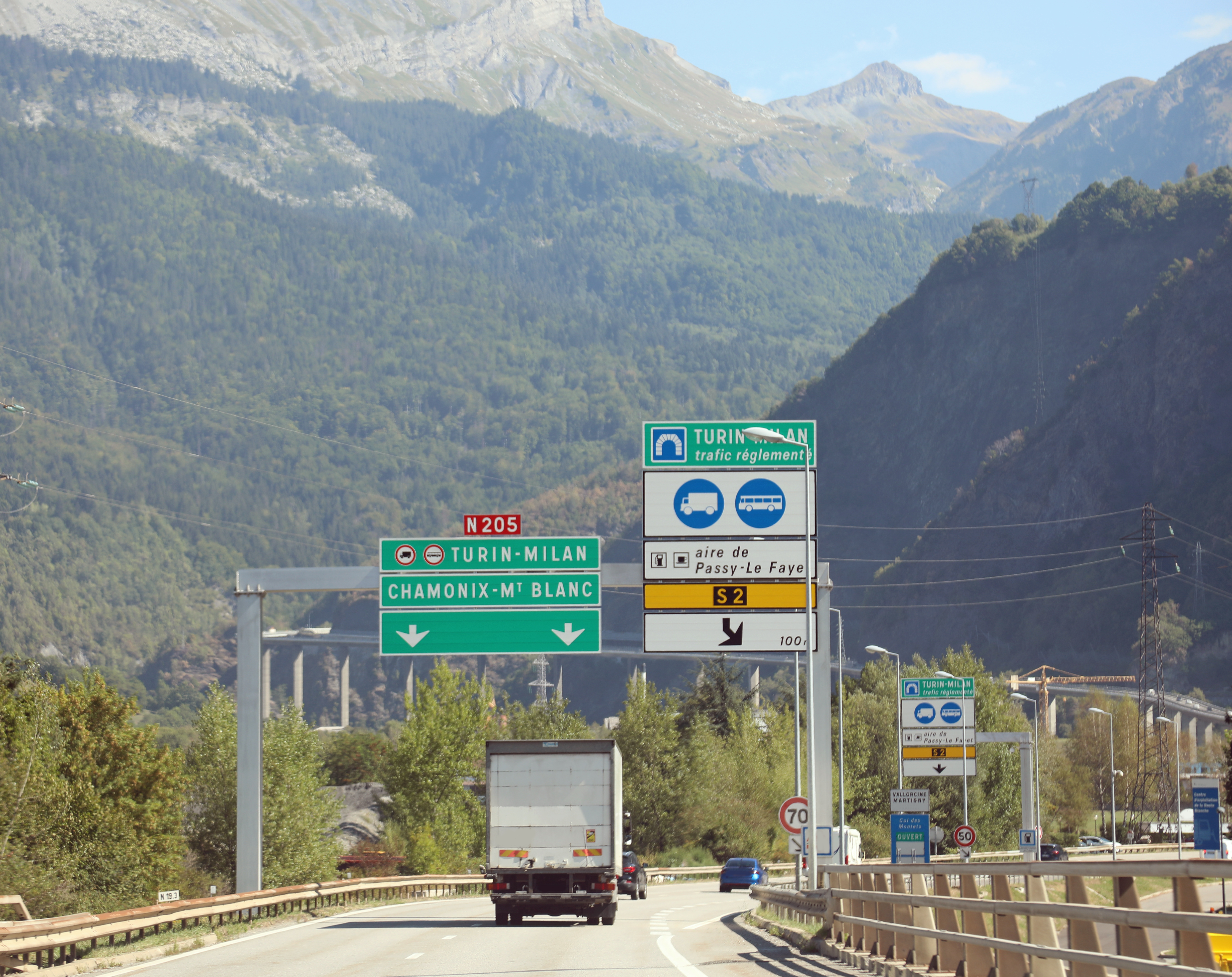 Kovo mėn. pasikeitimai: Monblano tunelio uždarymai ir dažnesnės patikros Tirolyje
